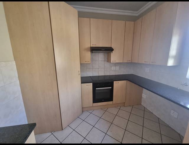 2 BEDROOM APARTMENT RENTED IN BRYANSTON